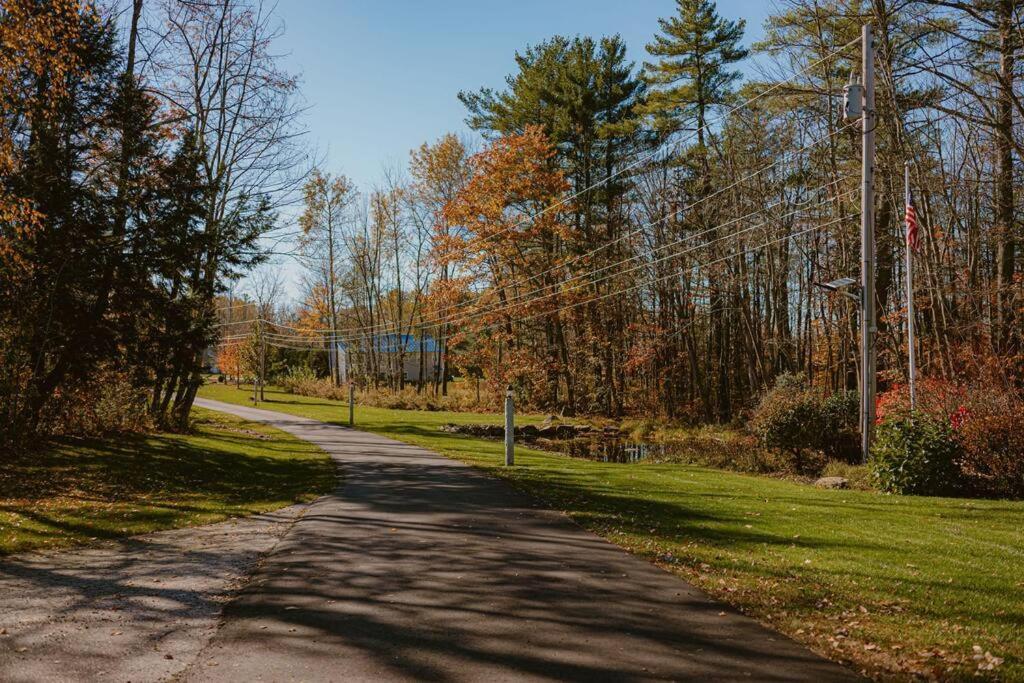 Gilford Getaway - Pool & Hot Tub - Lakes Region Villa Exterior photo